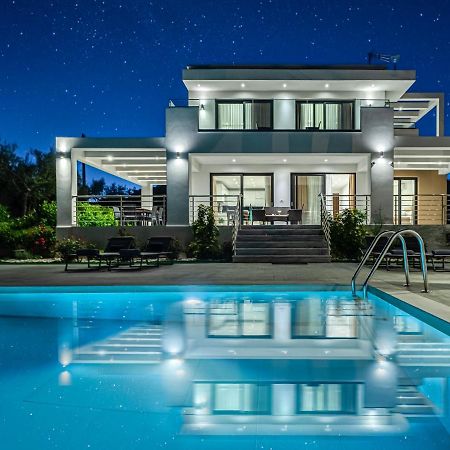 Johnny'S White Luxury Villa Циливи Экстерьер фото